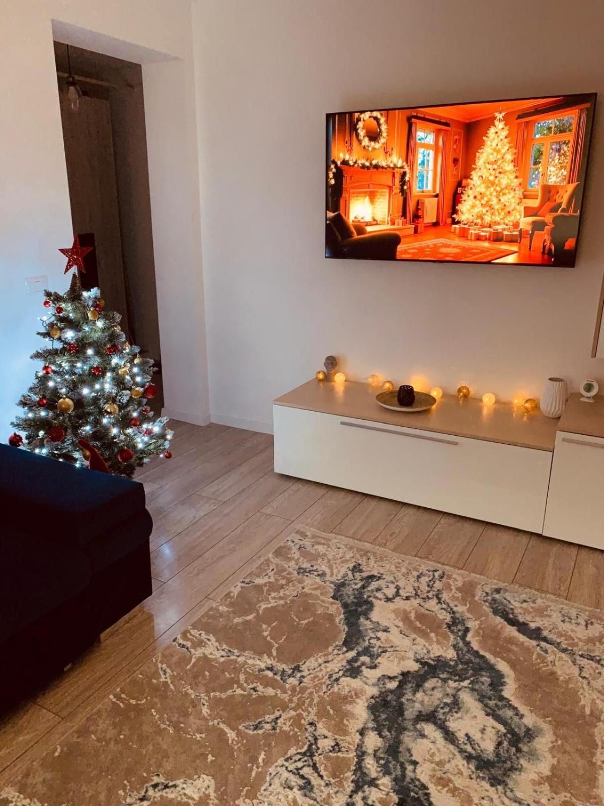 Rose Apartment Piatra Neamţ Exterior foto